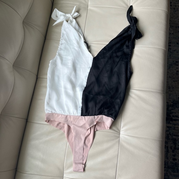 2 for $10 NWT Split Color Tie Shoulder Bodysuit - Picture 2 of 4